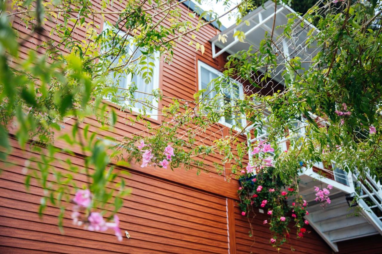Iris Farmhouse Renai Luaran gambar